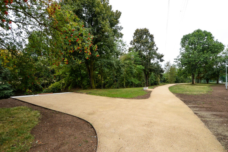 FOTOGALERIE: Park za OC Plaza po revitalizaci