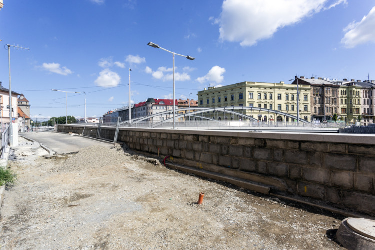 Břehy Moravy nedaleko centra Olomouce dostávají novou podobu