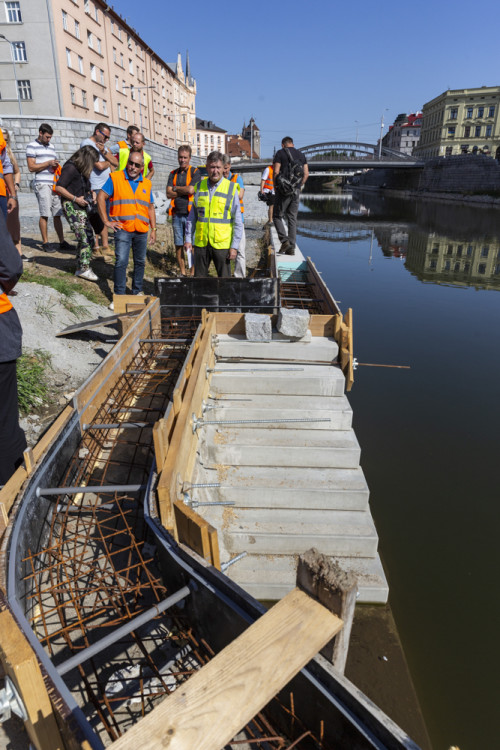 Břehy Moravy nedaleko centra Olomouce dostávají novou podobu