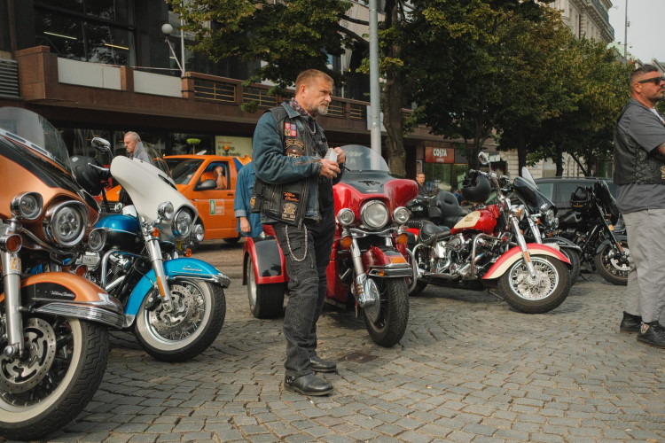 FOTOGALERIE: Stovky motorkářů projely Prahou. Podívejte se na fotky
