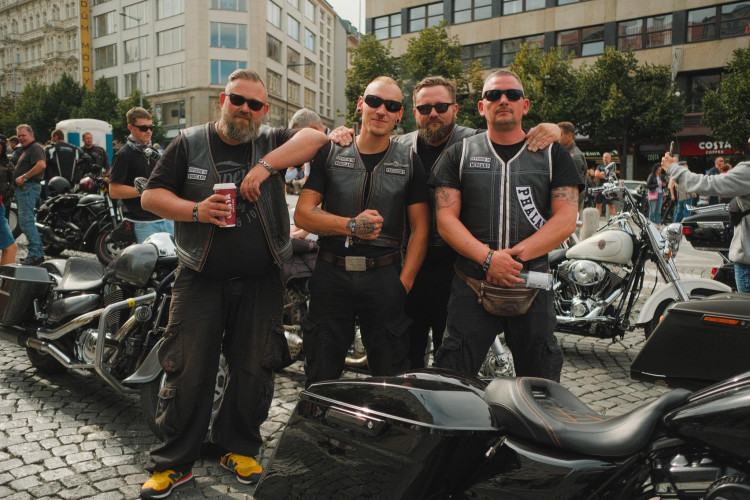 FOTOGALERIE: Stovky motorkářů projely Prahou. Podívejte se na fotky