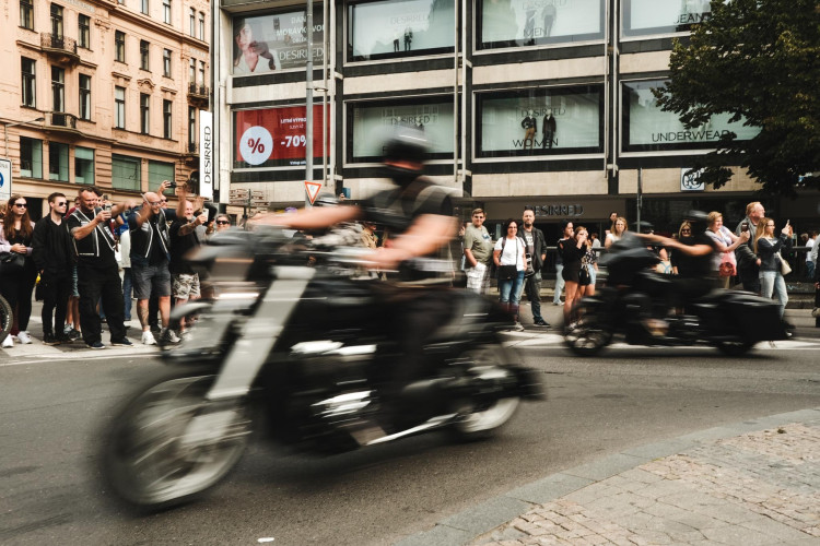 FOTOGALERIE: Stovky motorkářů projely Prahou. Podívejte se na fotky
