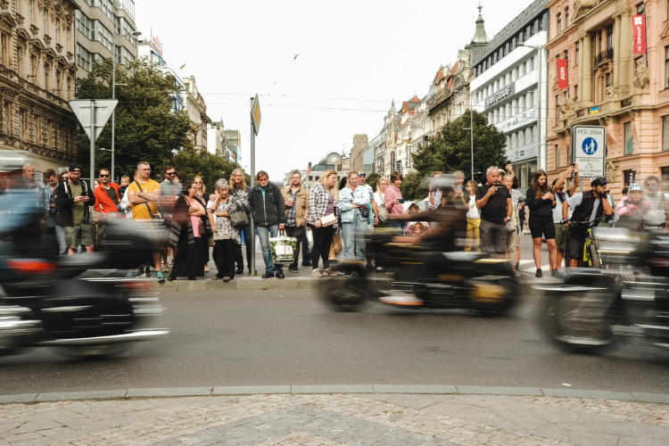 FOTOGALERIE: Stovky motorkářů projely Prahou. Podívejte se na fotky