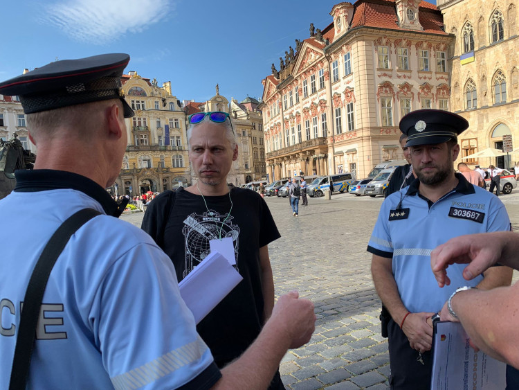 FOTOGALERIE: Prahu zahalil odér konopí. Městem prošel průvod za legalizaci