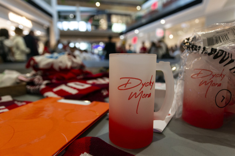 FOTOGALERIE: Hokejisté Olomouce rozdávali autogramy před novou sezonou