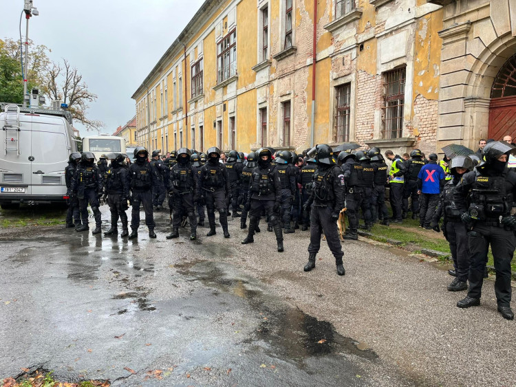 GALERIE: Policejní cvičení antikonfliktního týmu v Josefově