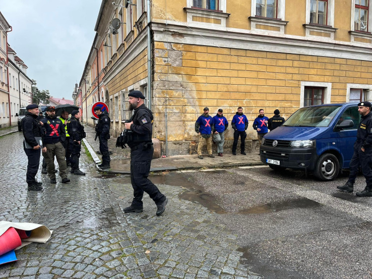 GALERIE: Policejní cvičení antikonfliktního týmu v Josefově