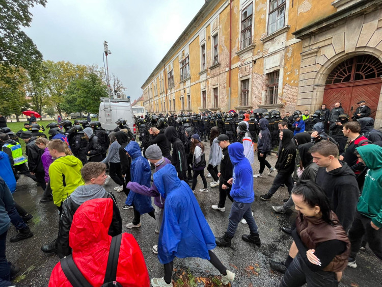 GALERIE: Policejní cvičení antikonfliktního týmu v Josefově