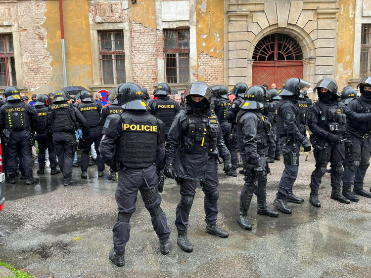 GALERIE: Policejní cvičení antikonfliktního týmu v Josefově