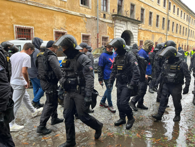 GALERIE: Policejní cvičení antikonfliktního týmu v Josefově