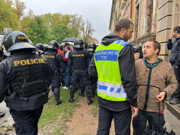 GALERIE: Policejní cvičení antikonfliktního týmu v Josefově