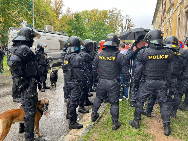 GALERIE: Policejní cvičení antikonfliktního týmu v Josefově