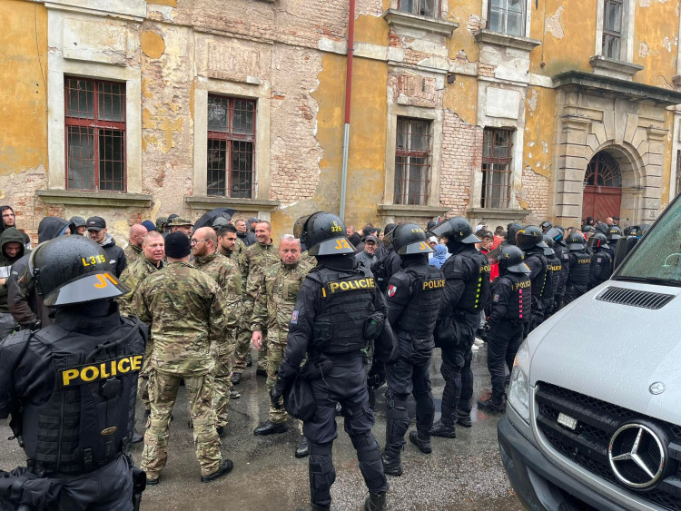 GALERIE: Policejní cvičení antikonfliktního týmu v Josefově