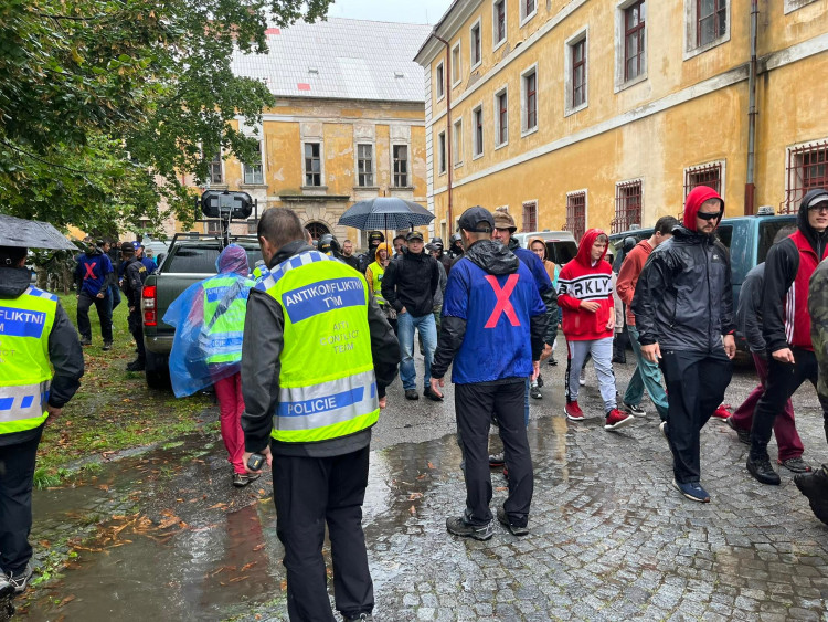 GALERIE: Policejní cvičení antikonfliktního týmu v Josefově