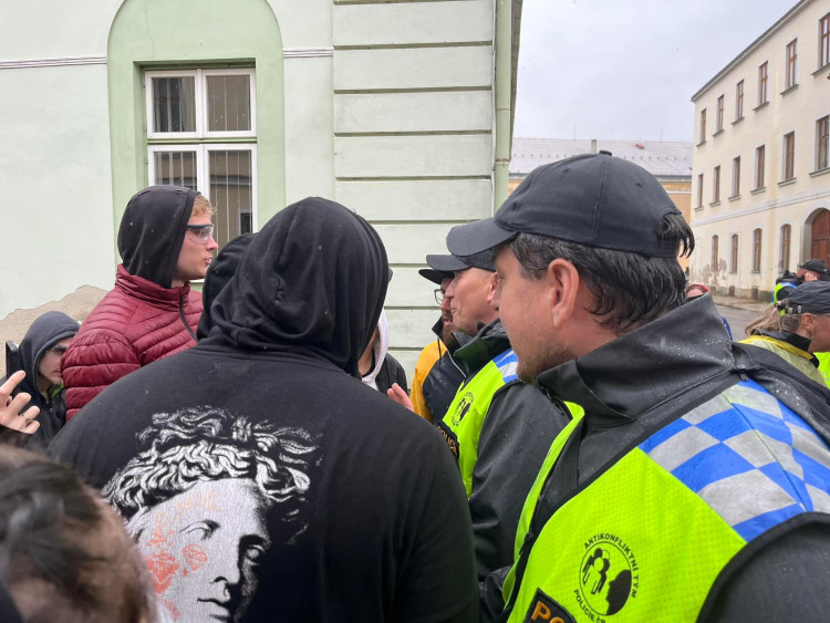 GALERIE: Policejní cvičení antikonfliktního týmu v Josefově