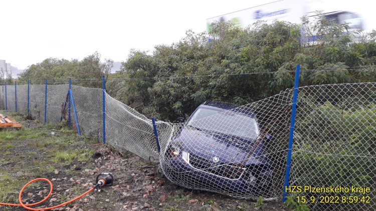 FOTOGALERIE: Nehody na mokré vozovce 15. září 2022