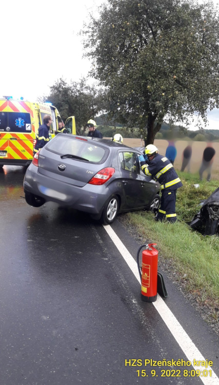 FOTOGALERIE: Nehody na mokré vozovce 15. září 2022