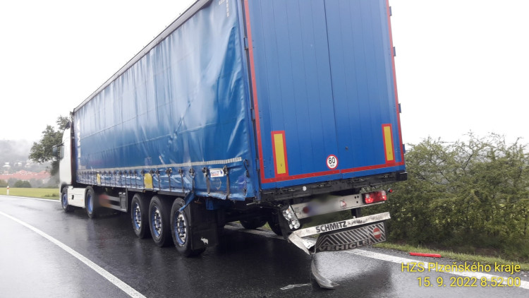 FOTOGALERIE: Nehody na mokré vozovce 15. září 2022