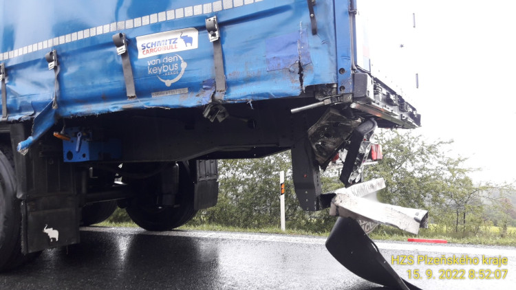 FOTOGALERIE: Nehody na mokré vozovce 15. září 2022