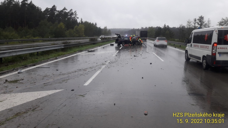 FOTOGALERIE: Nehody na mokré vozovce 15. září 2022