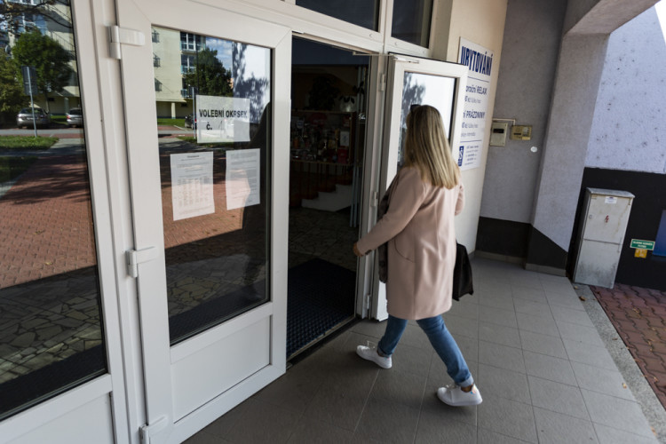  První volební den 2022