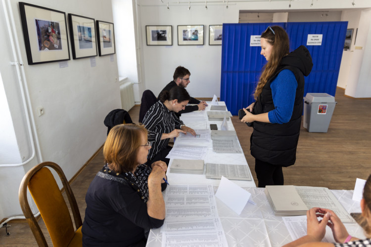 První volební den 2022