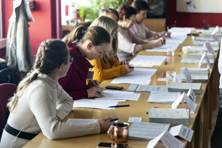 První volební den 2022