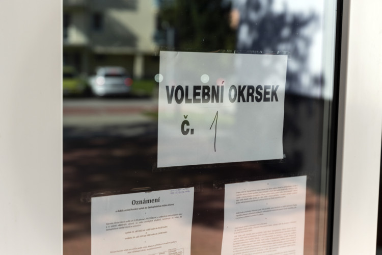 První volební den 2022