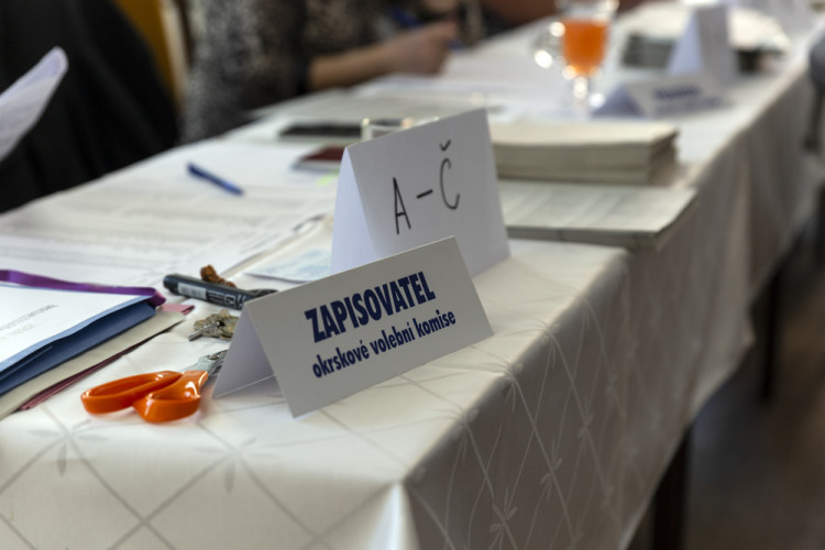 První volební den 2022