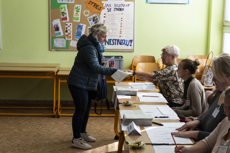 První volební den 2022