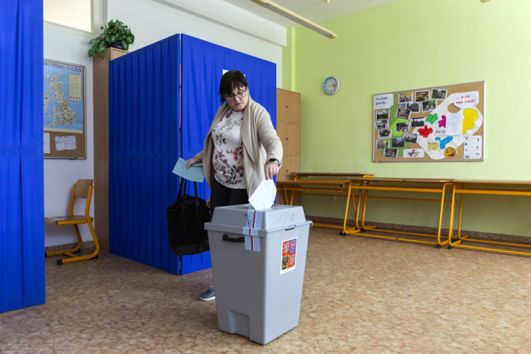 První volební den 2022