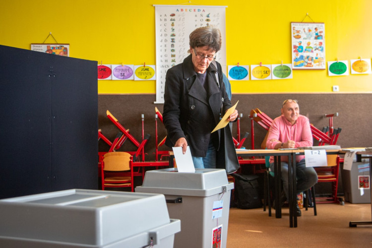 První volební den 2022