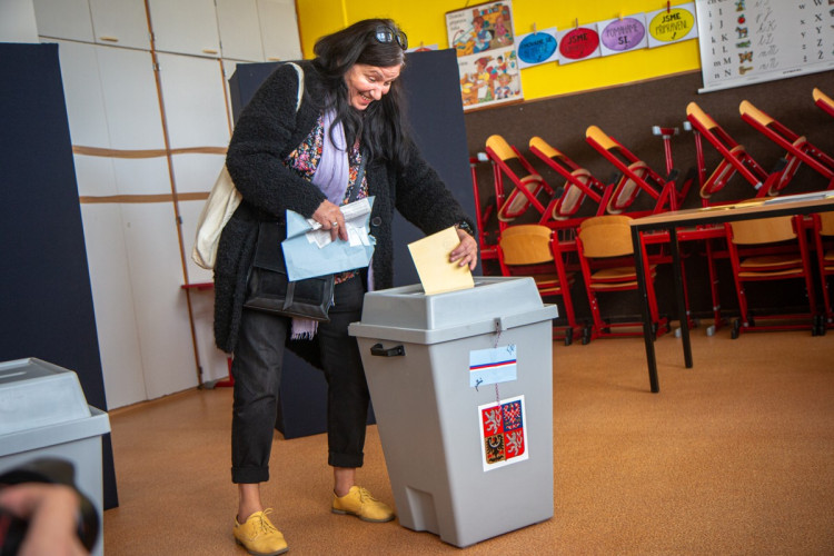 První volební den 2022