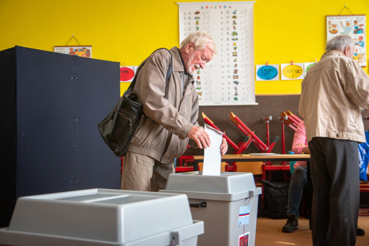 První volební den 2022