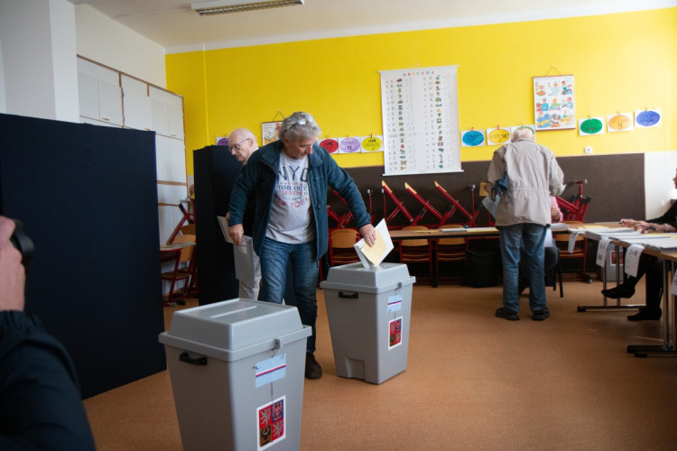 První volební den 2022