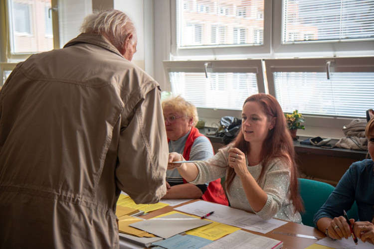 První volební den 2022