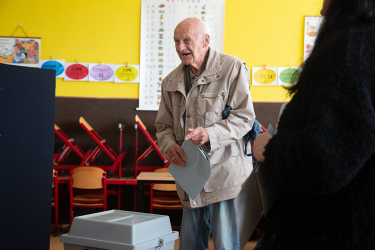 První volební den 2022