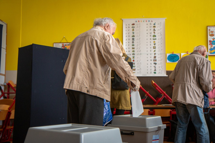 První volební den 2022