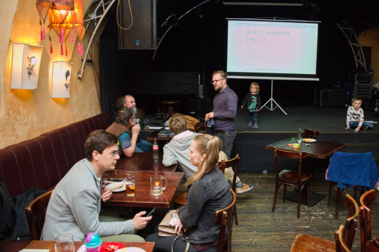 VOLBY 2022: Jak přicházejí výsledky. Volební štáby politických stran v Olomouci