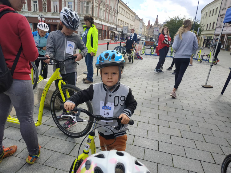 FOTOGALERIE: Koloběžkiáda na prostějovském náměstí