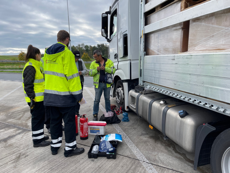 FOTOGALERIE: Kontrola přepravy nebezpečných věcí na D5