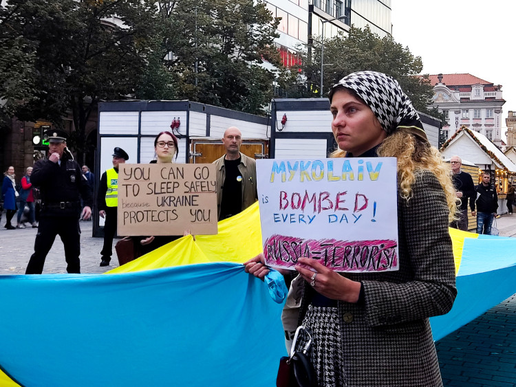 FOTOGALERIE: Stovky lidí se v Praze vydaly na pochod za jednotnou Evropu. Je podle nich cestou z krize