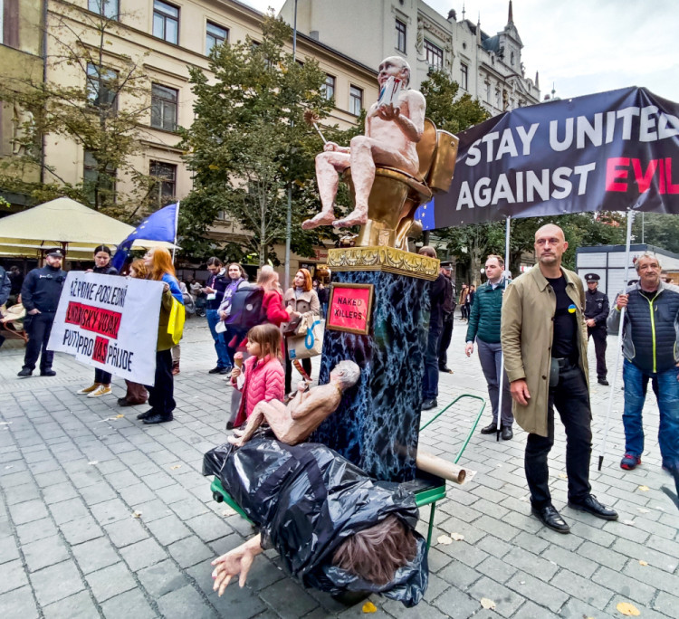 FOTOGALERIE: Stovky lidí se v Praze vydaly na pochod za jednotnou Evropu. Je podle nich cestou z krize
