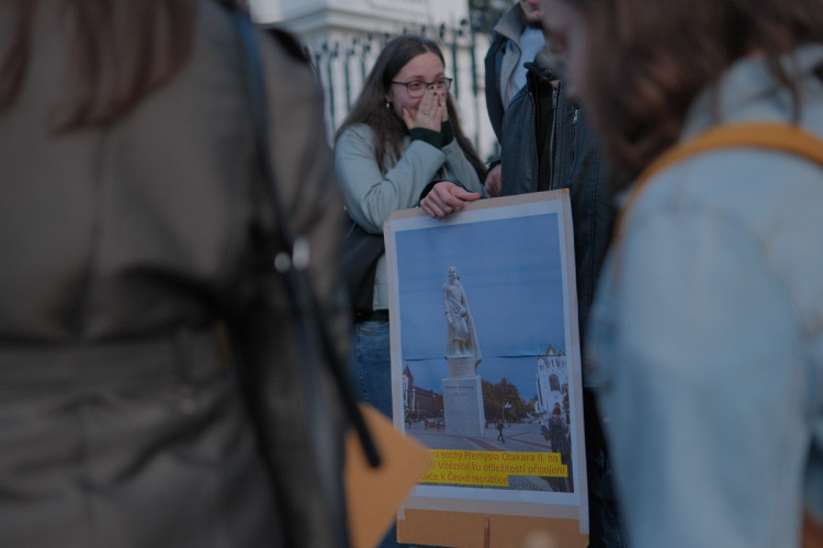 FOTOGALERIE: Lidé demonstrovali před ruskou ambasádou. Chtějí vrátit Kaliningrad Česku