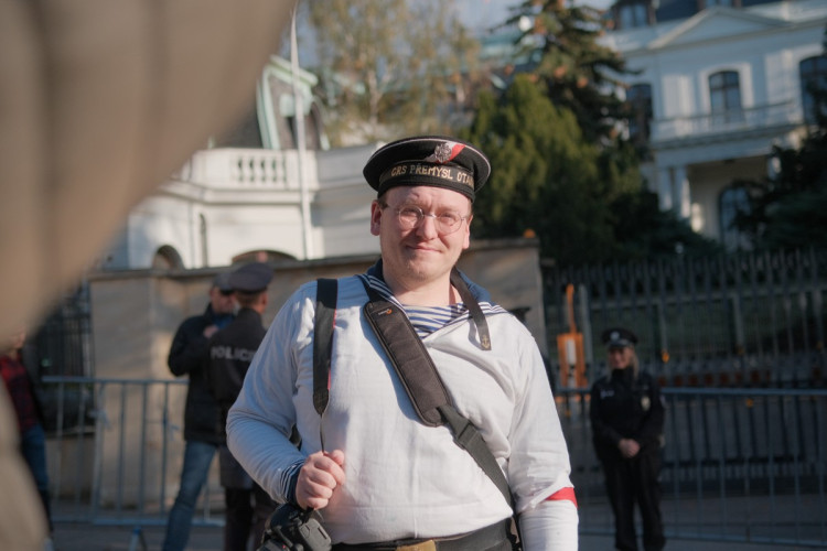 FOTOGALERIE: Lidé demonstrovali před ruskou ambasádou. Chtějí vrátit Kaliningrad Česku