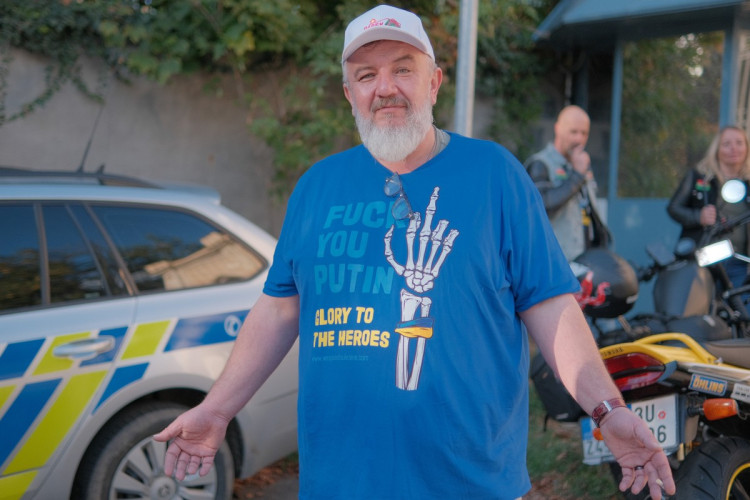 FOTOGALERIE: Lidé demonstrovali před ruskou ambasádou. Chtějí vrátit Kaliningrad Česku