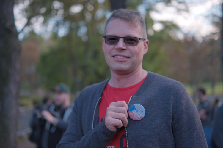 FOTOGALERIE: Lidé demonstrovali před ruskou ambasádou. Chtějí vrátit Kaliningrad Česku