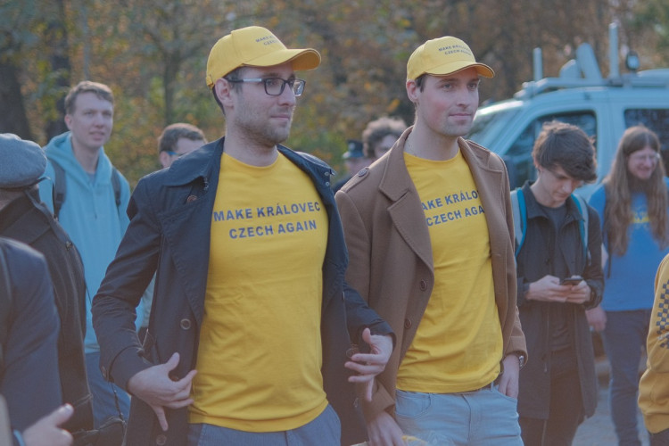 FOTOGALERIE: Lidé demonstrovali před ruskou ambasádou. Chtějí vrátit Kaliningrad Česku