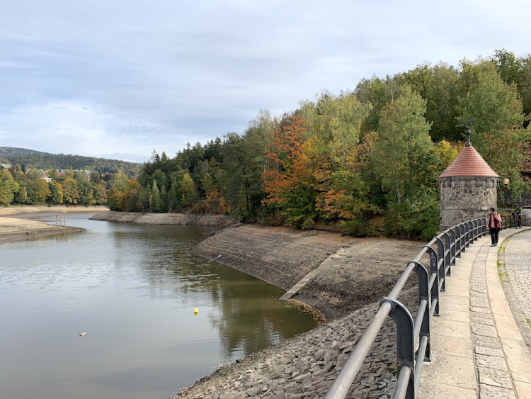 Přehrada je téměř vypuštěná