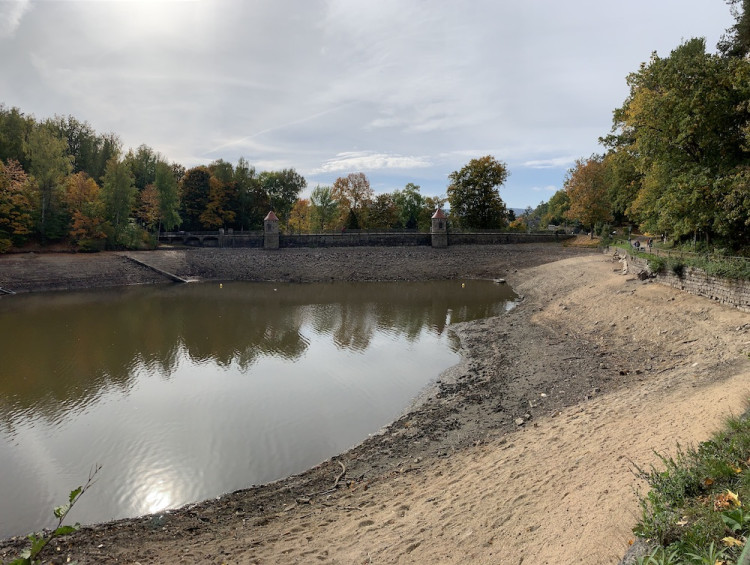 Přehrada je téměř vypuštěná